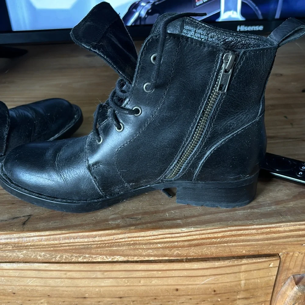 Born Women’s Leather Boots - Picture 4 of 4